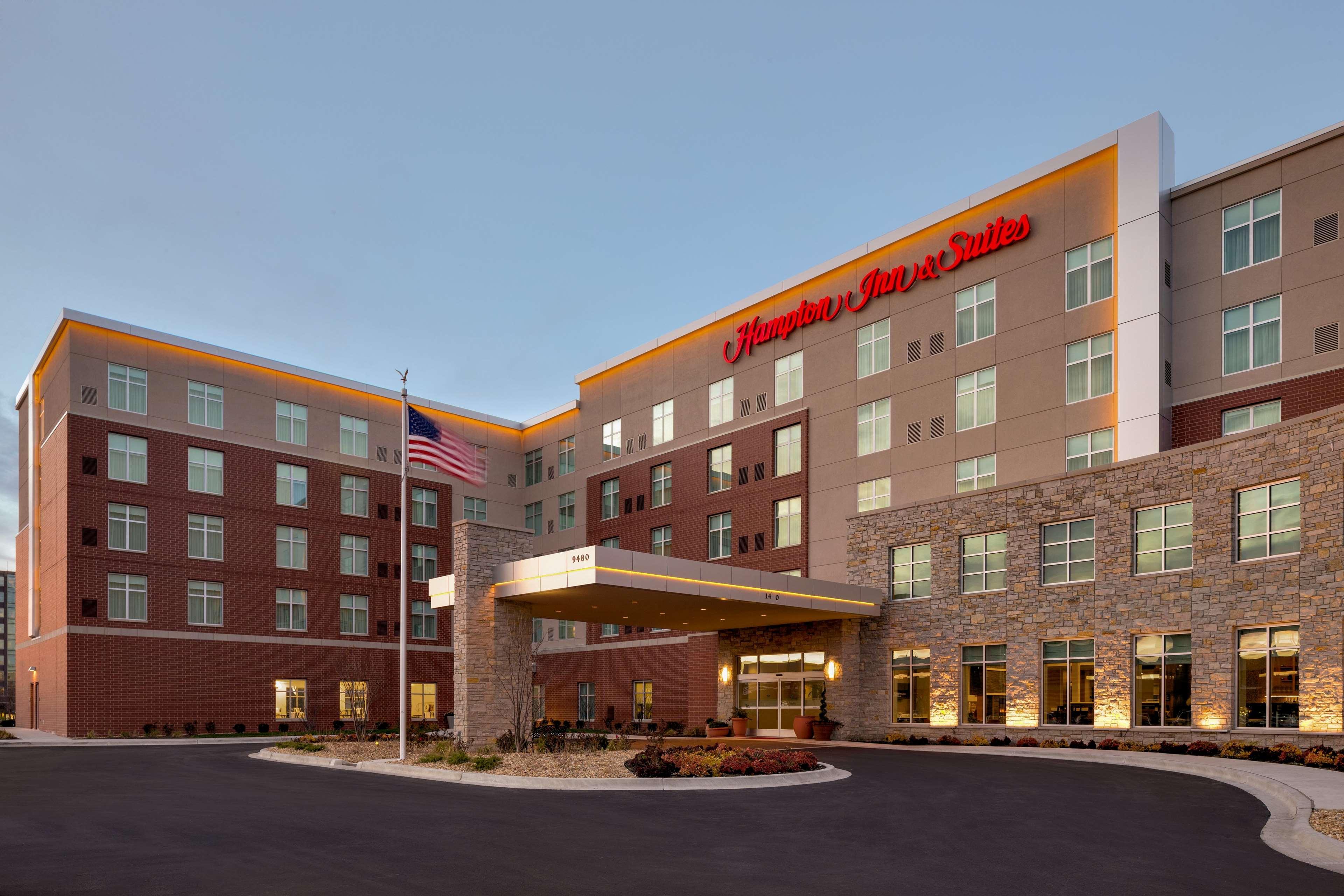 Hampton Inn & Suites Rosemont Chicago O'Hare Exterior photo